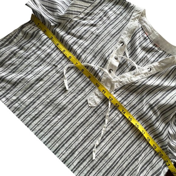 🌸4/$50🌸 Longsleeved Gray and White Striped Tunic - Picture 15 of 16